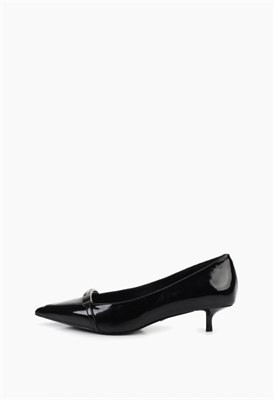 {{photo.Alt || photo.Description || 'Туфли лаковые Aidini'}}